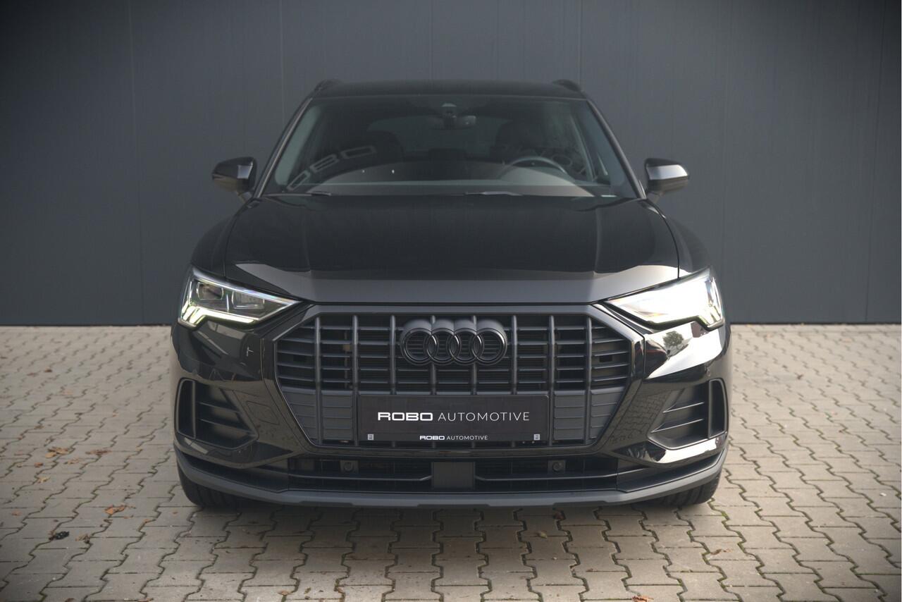 Audi Q3 45 TFSI e Advanced edition | Navigatie | Keyless | Stoelverwarming | Camera | Stuurverwarming | Parkeersensoren | Black Edition | Adaptive Cruise Control | DAB | Navigatie | Ambiance Verlichting | Digital Dash | LED |