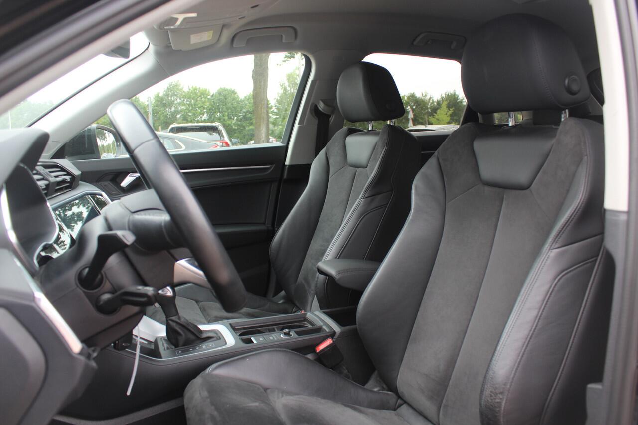 Audi Q3 35 TFSI S edition / Trekhaak / Camera / Leder&Alcantara / 18'' / Navigatie / Dodehoek / Stoelverwarming / Sportonderstel / Virtual Cockpit / Cruise Control