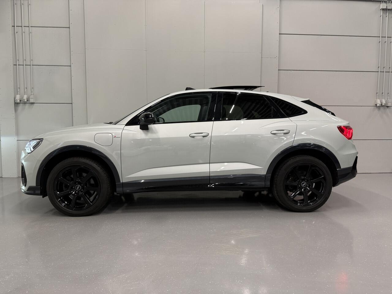 Audi Q3 Sportback 45 TFSI e S-Line 19"BLACK-RS/PANO/B&O/TREKHAAK/VOL-LEER/MATRIX/MEMORY/SFEER/ACC/KEYLESS/ALCANTARA-INTERIEURDELEN/PRIVACY/BLACK-OPTIC/TAUSILBER/VOLLEDIG AUDI DEALER HISTORIE