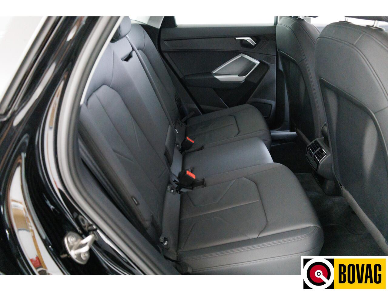 Audi Q3 Sportback 35 TFSI Business Edition 150 PK | Panoramadak | Leer | 360 camera | El. achterklep Stoelverwarming, Navigatie, App-connect, Lane assist, Cruise, Led verlichting, Regensensor