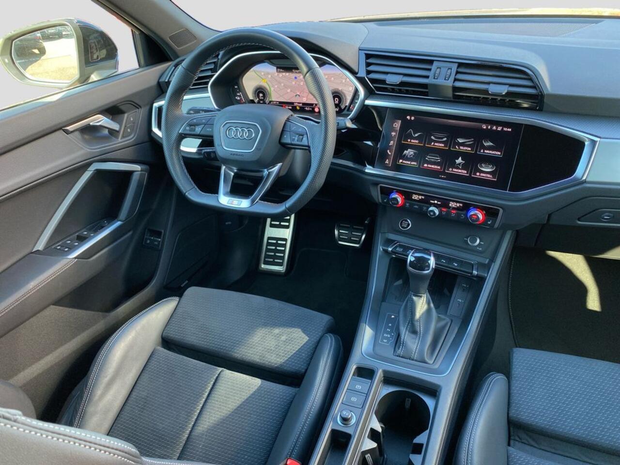 Audi Q3 Sportback 45 TFSI e S Line 245 PK ACC Panoramadak Trekhaak Virtual Cockpit Stoelverwarming 19 Inch