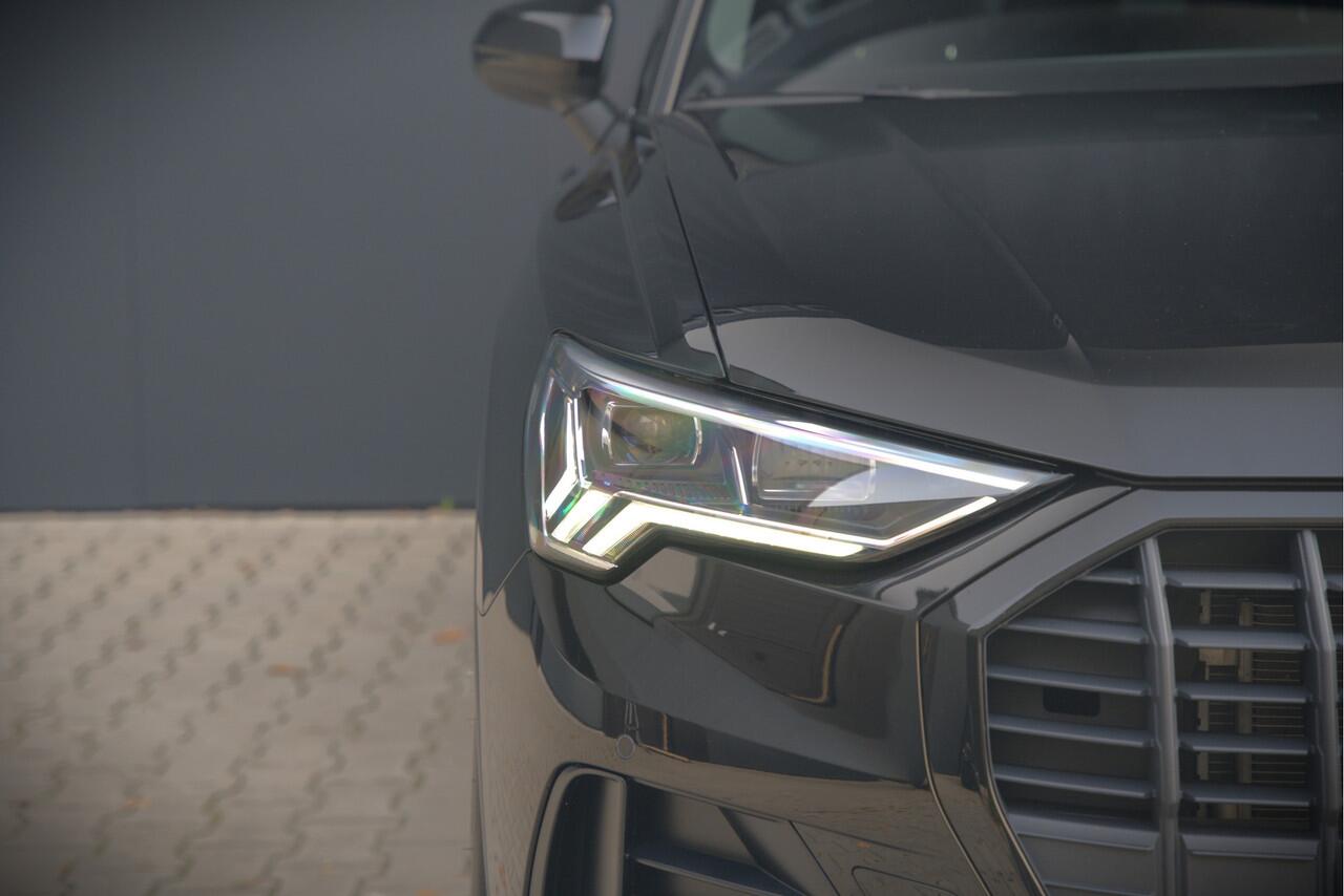 Audi Q3 45 TFSI e Advanced edition | Navigatie | Keyless | Stoelverwarming | Camera | Stuurverwarming | Parkeersensoren | Black Edition | Adaptive Cruise Control | DAB | Navigatie | Ambiance Verlichting | Digital Dash | LED |