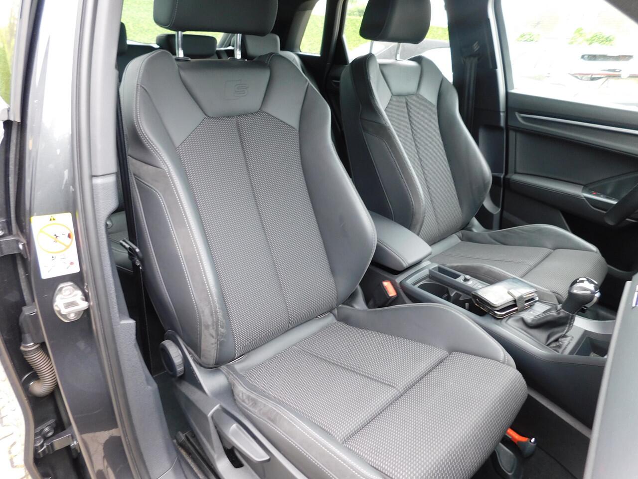 Audi Q3 35 TFSI S-tronic, 2X S-line, Carplay, Pdc