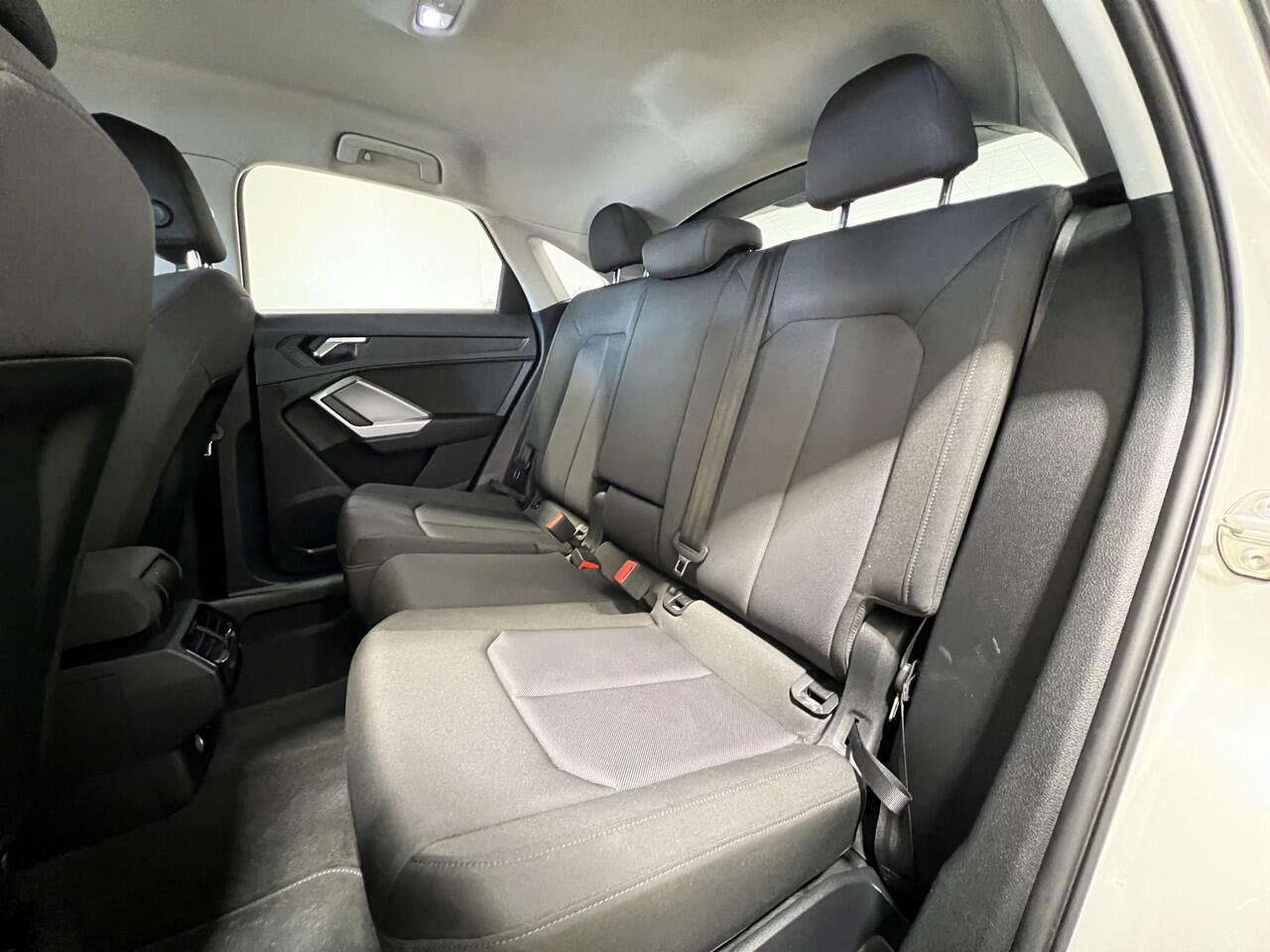 Audi Q3 Sportback 35 TFSI S Edition | Navigatie/Android/Apple Carplay | LM Velgen 20" | Achteruitrijcamera | PDC Voor en Achter | Cruise Control |