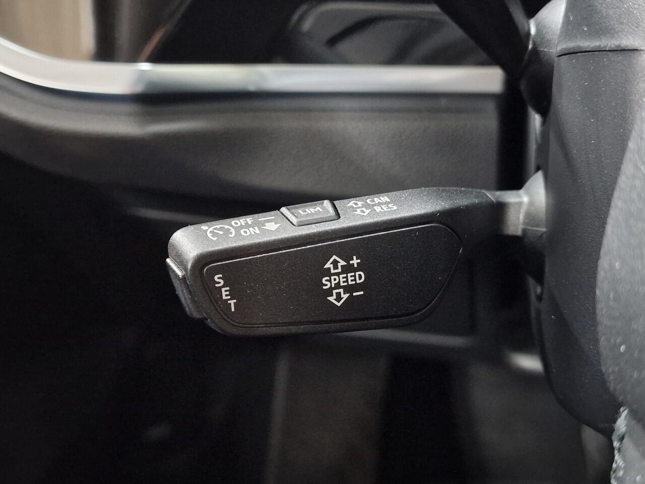 Audi Q3 35 TFSI 150pk S-Tronic S-Line | Camera | Leder/alcantara, Cruise control