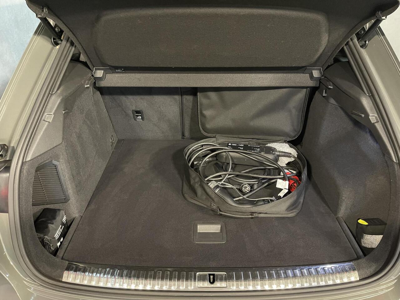 Audi Q3 45 TFSI e S edition 20"/Panoramadak/Dodehoek/Stoelverwarming/PDC v+a/MATRIX LED/Virtual cockpit/Navigatie/Apple Carplay & Android Auto