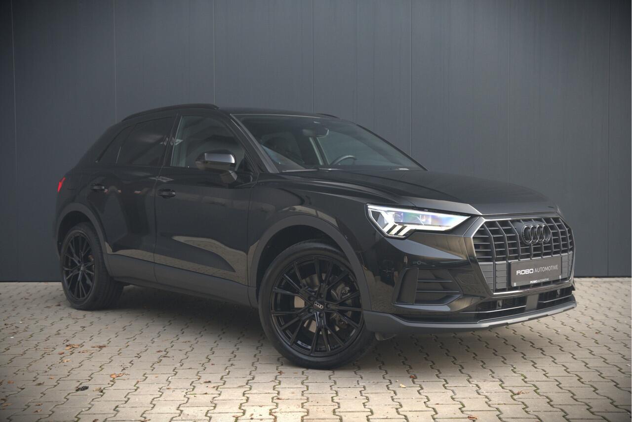 Audi Q3 45 TFSI e Advanced edition | Navigatie | Keyless | Stoelverwarming | Camera | Stuurverwarming | Parkeersensoren | Black Edition | Adaptive Cruise Control | DAB | Navigatie | Ambiance Verlichting | Digital Dash | LED |
