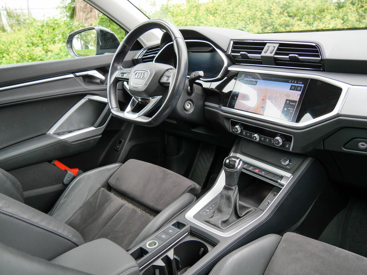 Audi Q3 35 TFSI 150PK Automaat S Line | PANODAK | CAMERA | NAVIGATIE | TREKHAAK |