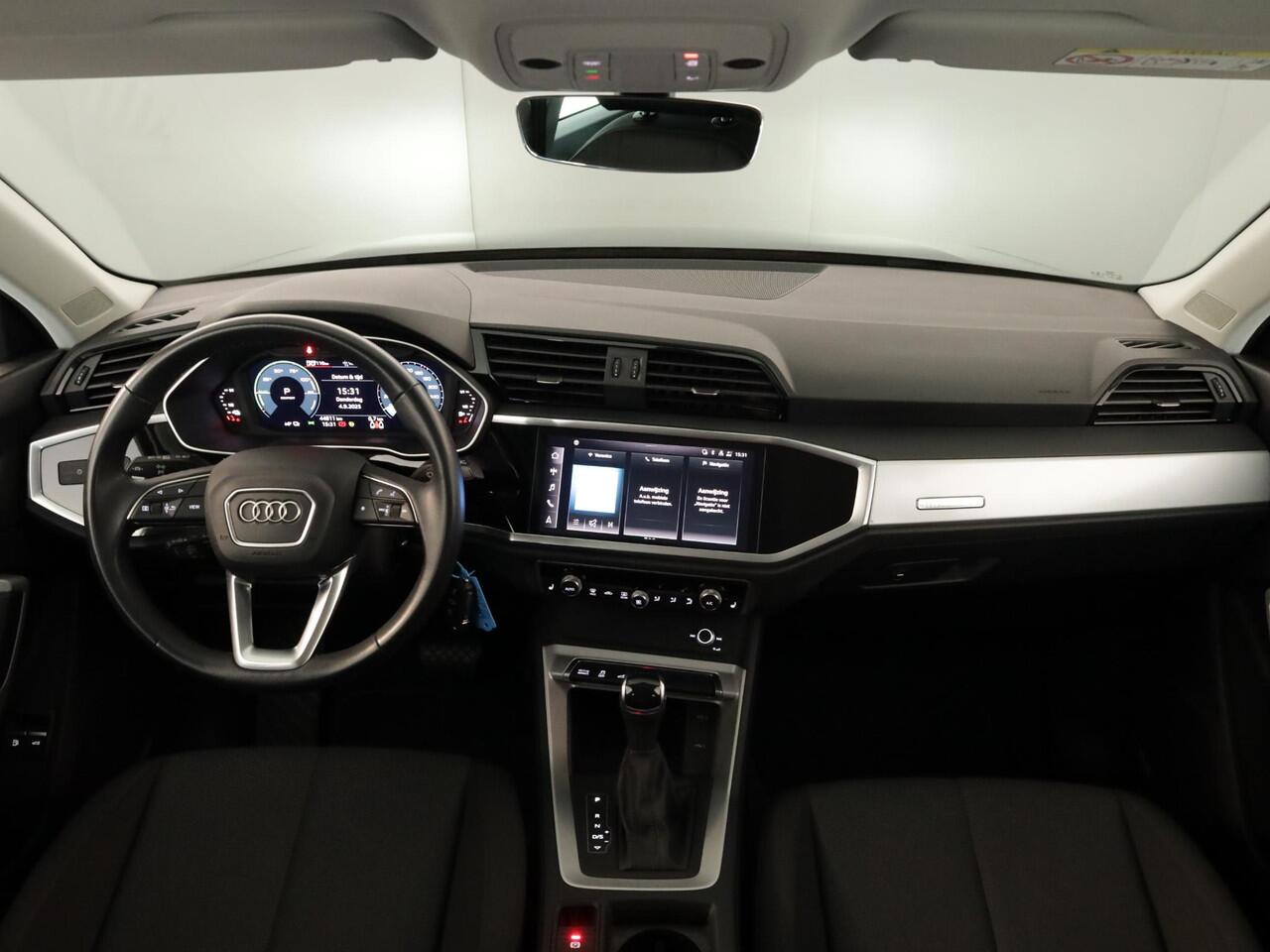Audi Q3 45 TFSI e edition 245 pk S-tronic | SOH 95% | 20'' inch lichtmetaal | Parkeersensoren achter | Adaptieve cruise control | LED koplampen | Stoelverwarming |