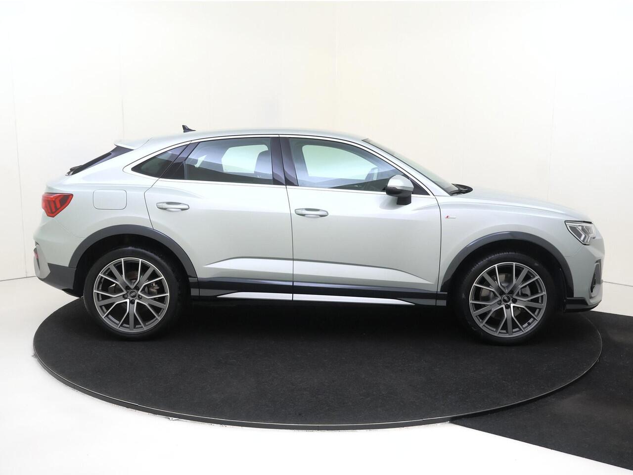Audi Q3 Sportback 45 TFSI e S Edition | Keyless | Dodehoek detectie | Full LED verlichting | Navigatie Plus | CarPlay | Elektrische achterklep | Elektrisch inklapbare buitenspiegels |