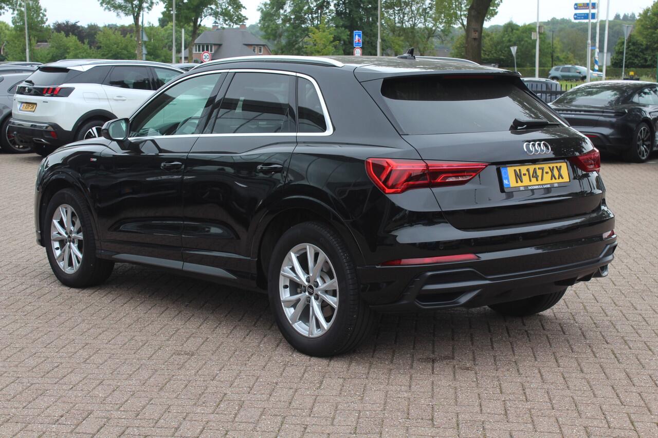 Audi Q3 35 TFSI S edition / Trekhaak / Camera / Leder&Alcantara / 18'' / Navigatie / Dodehoek / Stoelverwarming / Sportonderstel / Virtual Cockpit / Cruise Control