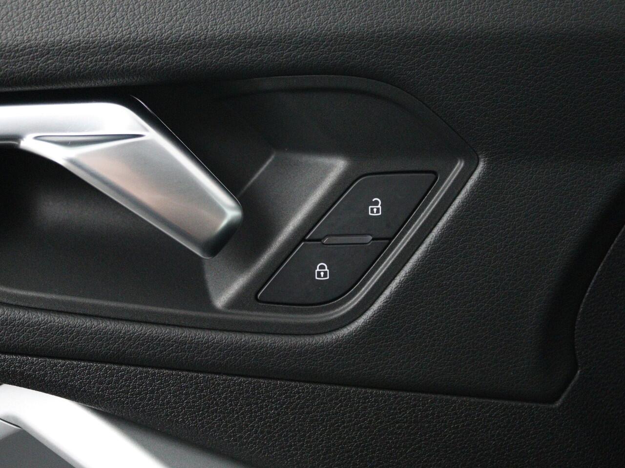 Audi Q3 45 TFSI e Advanced Edition | Virtual Cockpit | Navigatie Plus | LED | Stoelverwarming | Parkeerhulp voor en achter | Plug In Hybride |