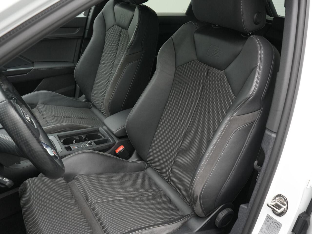 Audi Q3 45 TFSI e 245 pk S-Line | Stoelverwarming | Sportstoelen | Parkeersensoren voor/achter | 20 inch