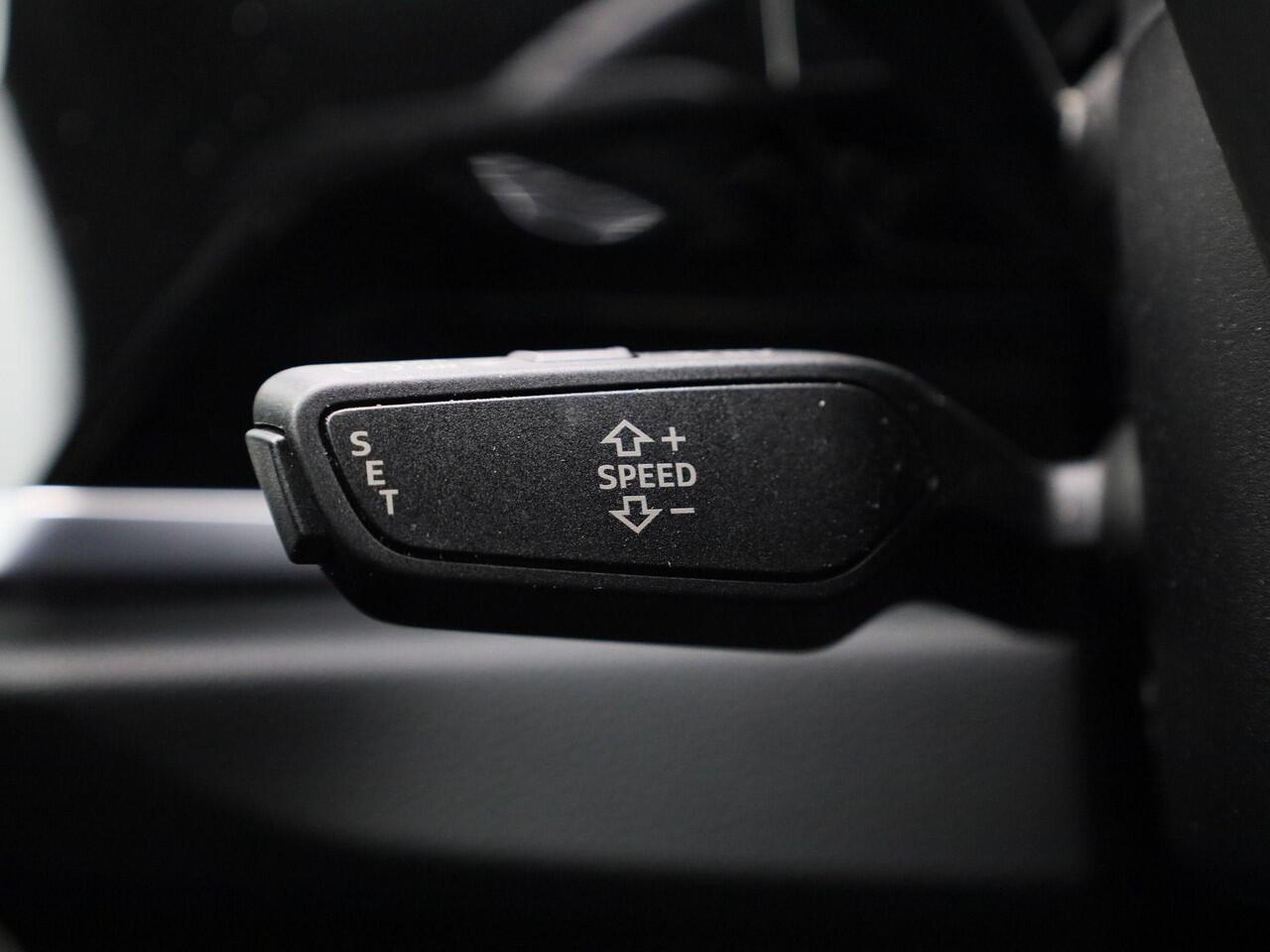 Audi Q3 40 TFSI 190pk quattro S Line · Apple/Android Car Play · Leder/stof · Camera + Parkeersensoren · Garantie tot januari 2028 of 100000