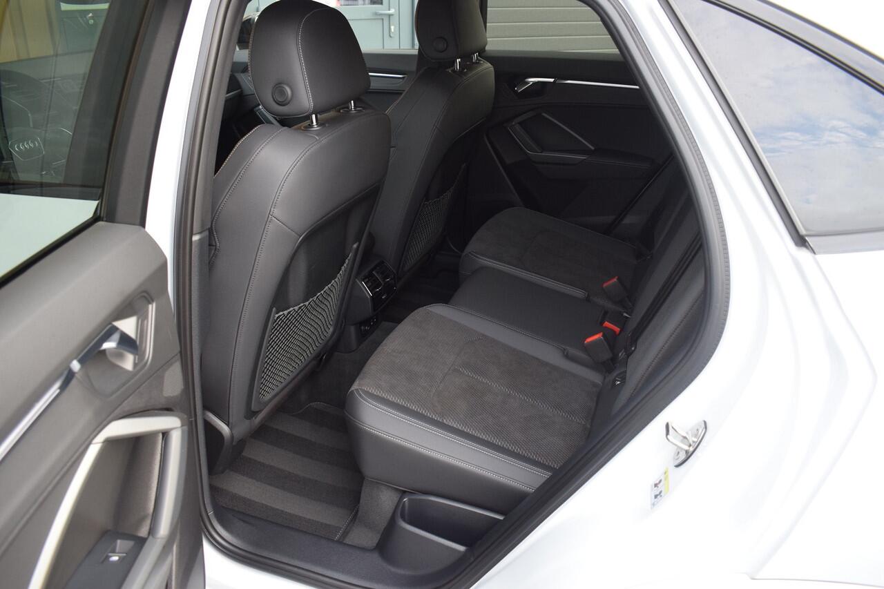 Audi Q3 Sportback 45 TFSI e S-line | Suzuka Grijs | Pano | Trekhaak | Keyless