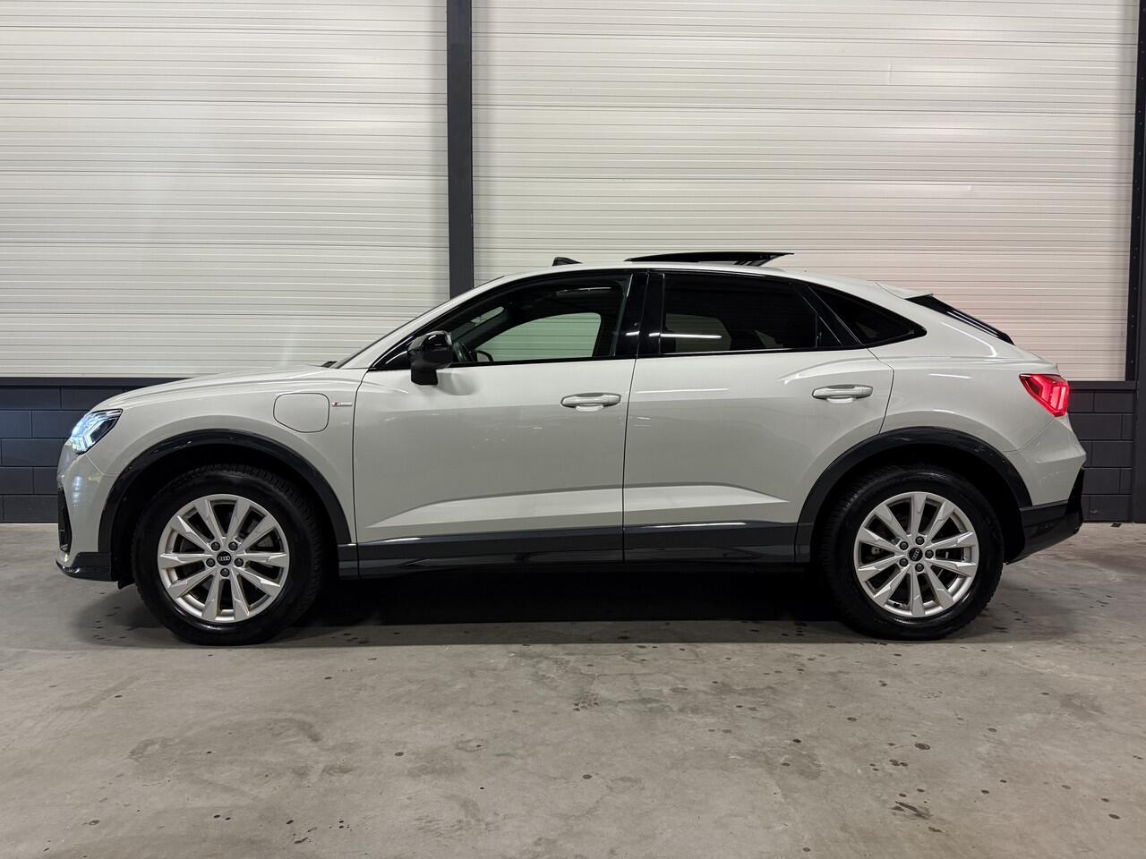 Audi Q3 Sportback 45 TFSI e S-Line PANO/B&O/TREKHAAK/VOL-LEER/MATRIX/MEMORY/SFEER/ACC/KEYLESS/ALCANTARA-INTERIEURDELEN/PRIVACY/BLACK-OPTIC/TAUSILBER/VOLLEDIG AUDI DEALER HISTORIE