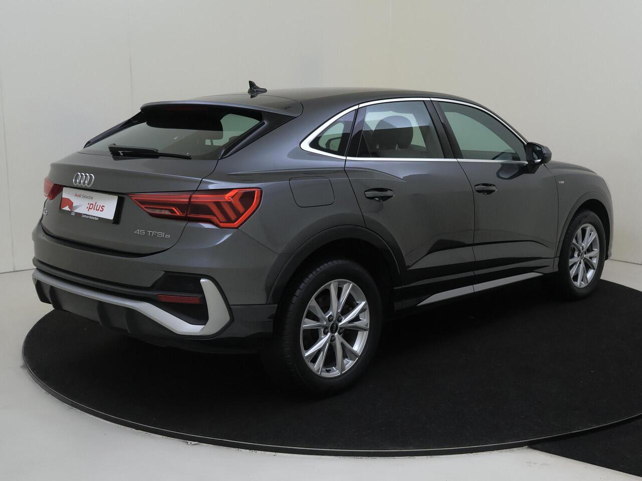 Audi Q3 Sportback 45 TFSI e S Edition | Dodehoek detectie | Adaptieve cruise control | Stoelverwarming | CarPlay | Elektrische achterklep | Parkeersensoren | S-line interieur |