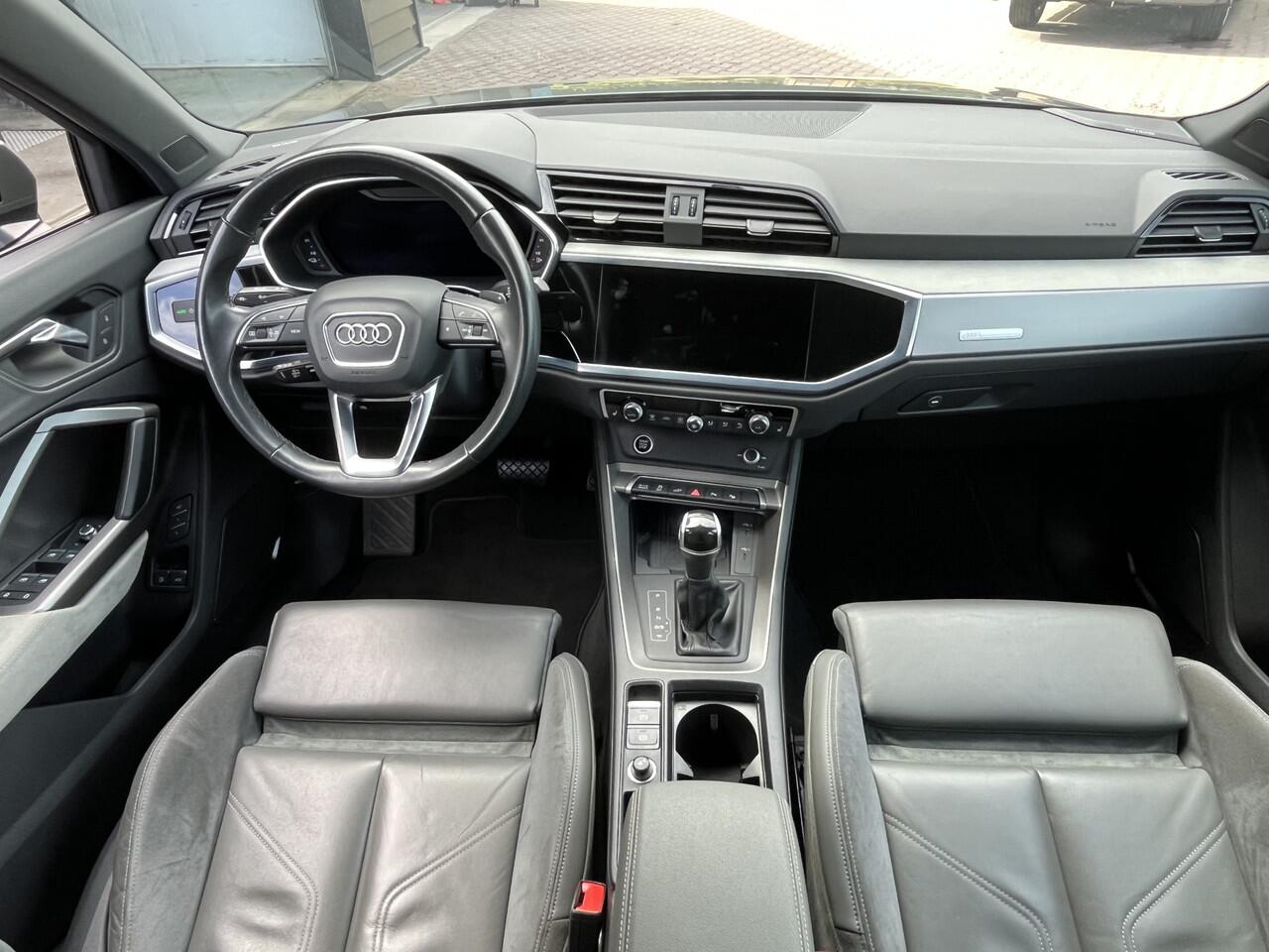 Audi Q3 45 TFSI e S edition 245PK PHEV | Matrix | Trekhaak | Zwart optiek | Leder | Stoelverwarming | Elekt. stoelen | Virtual |