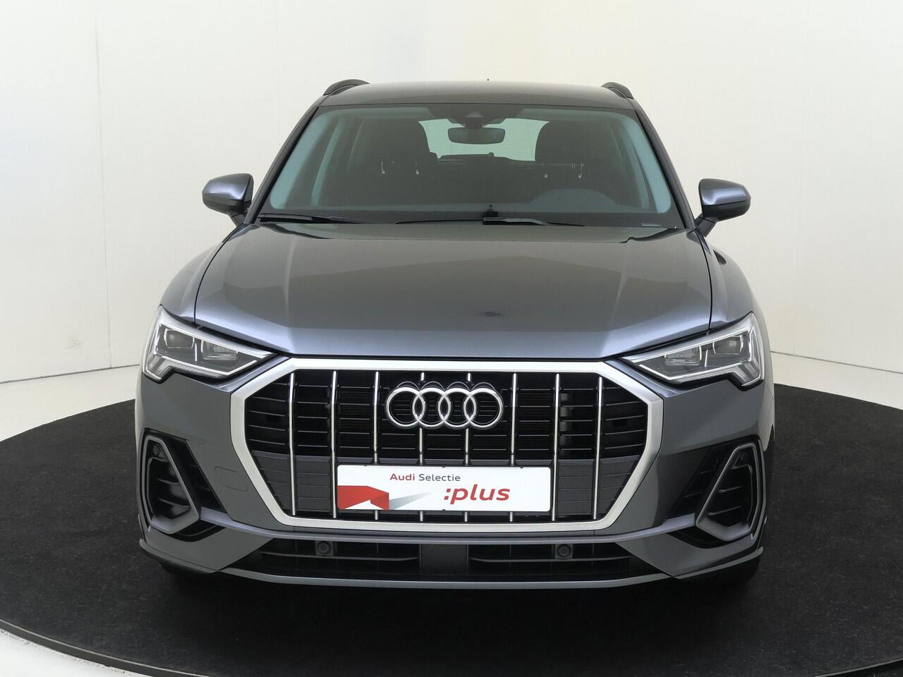 Audi Q3 45 TFSI e S edition | Parkeersensoren | Dodehoek detectie | Adaptieve cruise control | Stoelverwarming | CarPlay | Audi virtual cockpit plus |