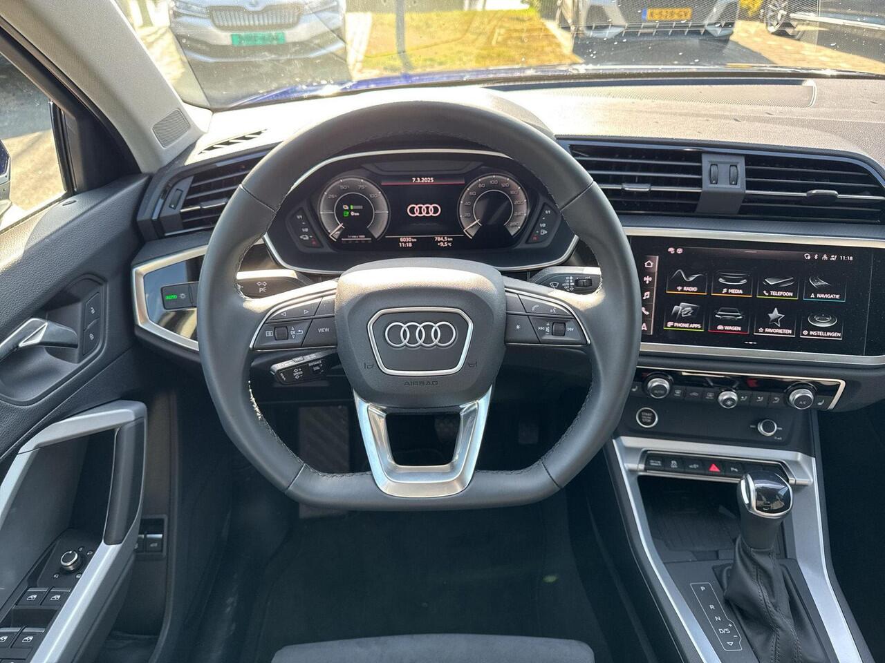 Audi Q3 45 TFSI e S edition | PHEV | Trekhaak | Elec. A-Klep | 19Inch | Leder-alcantara |