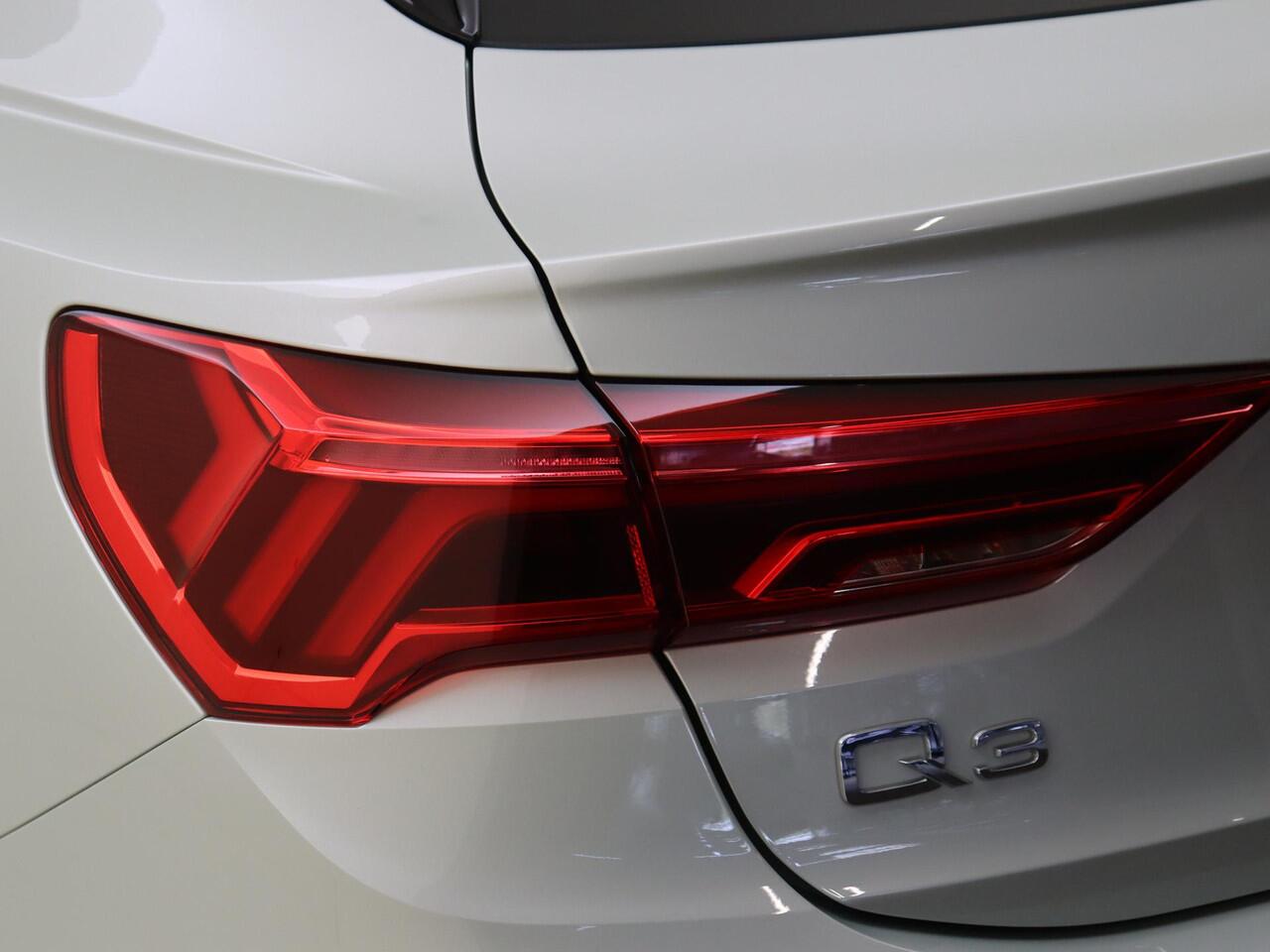 Audi Q3 Sportback 45 TFSI e edition | SOH 92% | Adaptieve cruise control | Full LED verlichting | CarPlay | Stoelverwarming | Elektrische achterklep | Bluetooth |