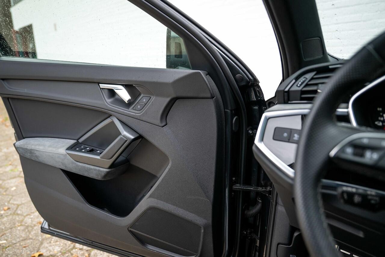 Audi Q3 45 TFSI e S-Line ACC Panorama Keyless Black Optic