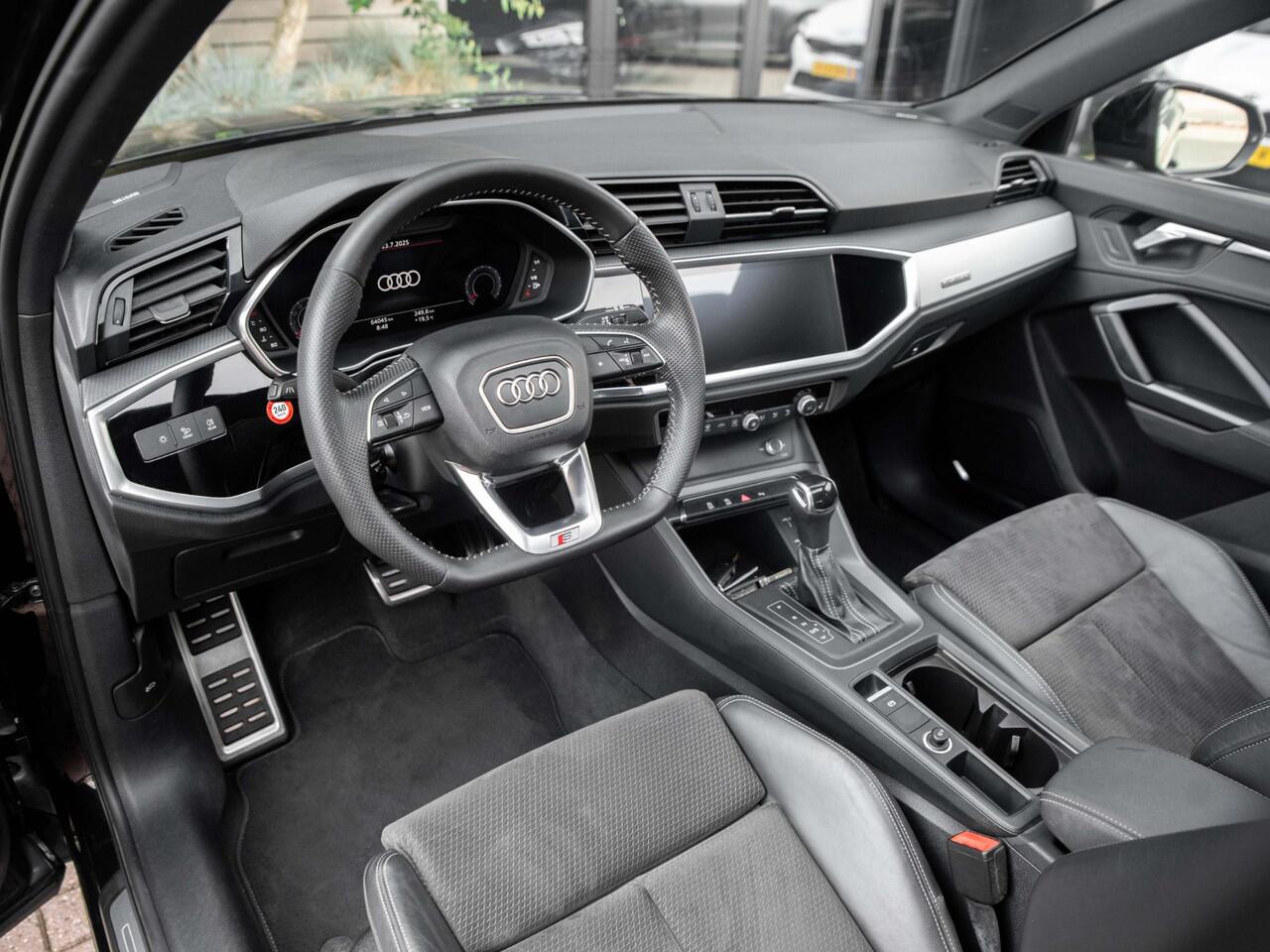 Audi Q3 40 TFSI quattro / 3x S-Line / Wegklapbare Trekhaak / Panoramadak / Bang & Olufsen / Virtual Cockpit / Matrix Verlichting / Keyless / 20" LMV