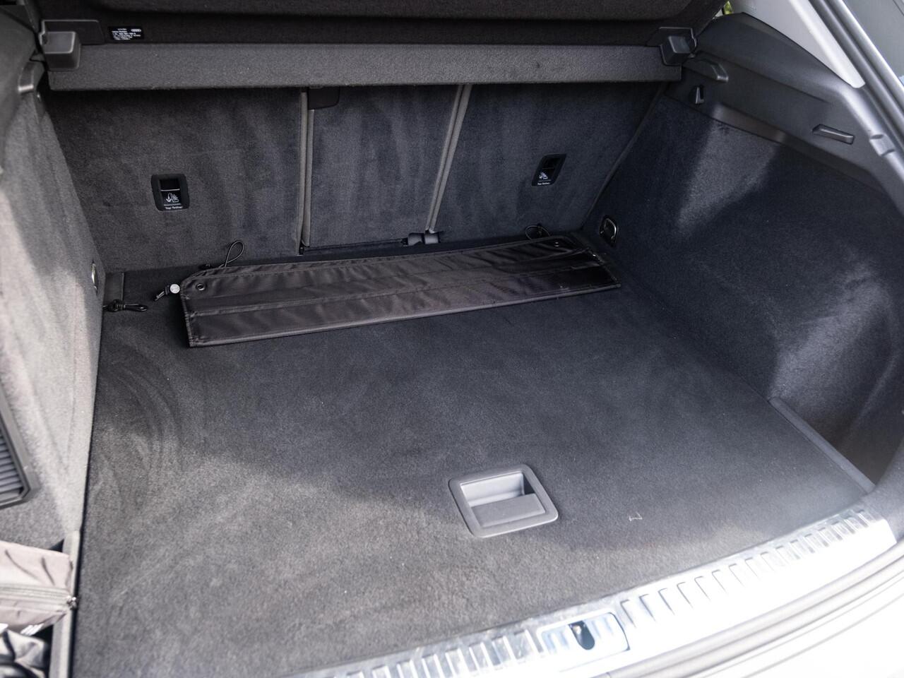 Audi Q3 1.4 45TFSIe Plug-Hybrid Proline Sport | Virtual Cockpit | Elek klep | Volleder / Alcantara | MMI Navi+ | Trekhaak | Park pack | Verw Stoelen | Etc..