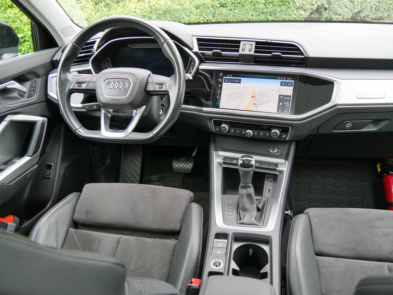 Audi Q3 35 TFSI 150PK Automaat S Line | PANODAK | CAMERA | NAVIGATIE | TREKHAAK |