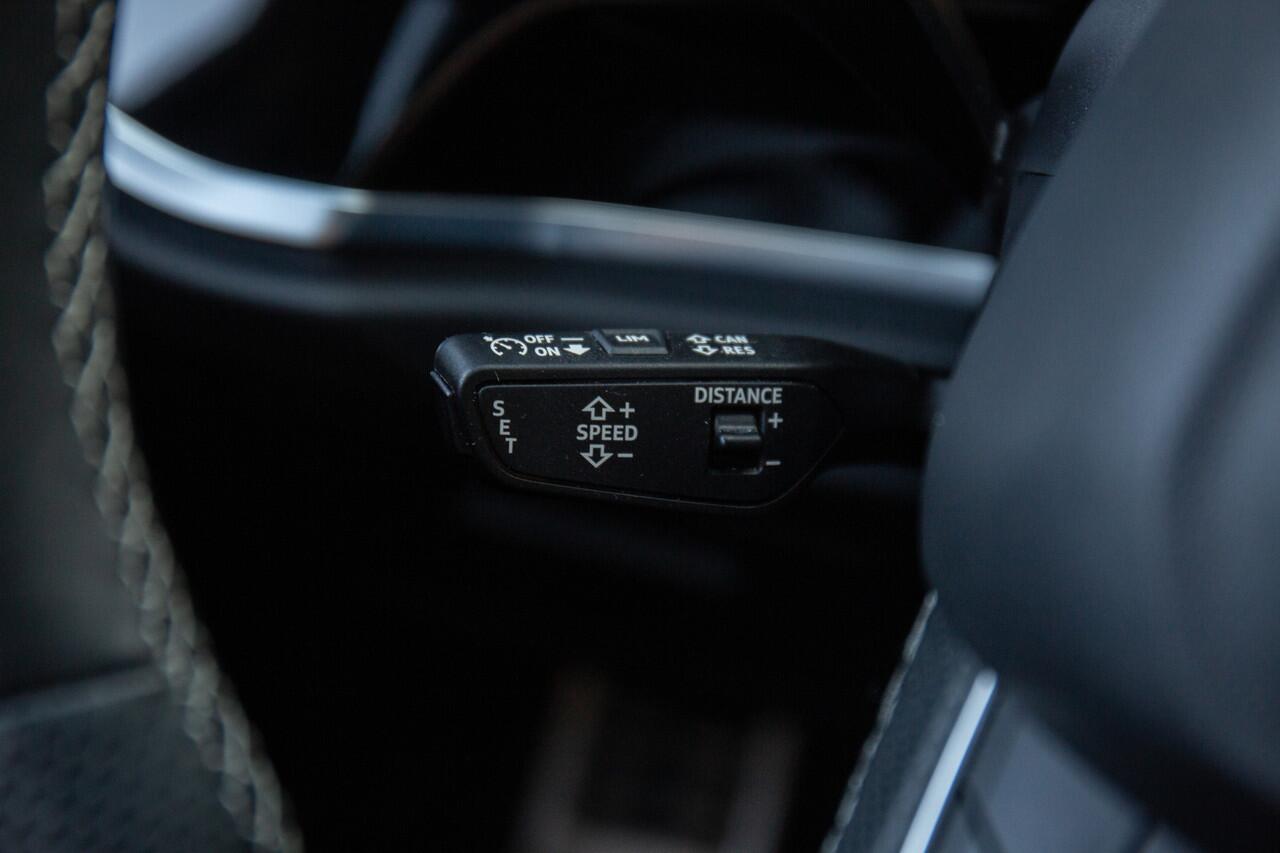 Audi Q3 45 TFSI e S edition , Trekhaak, S-Line, Achteruitrijcamera, Leder, Stoelverwarming,