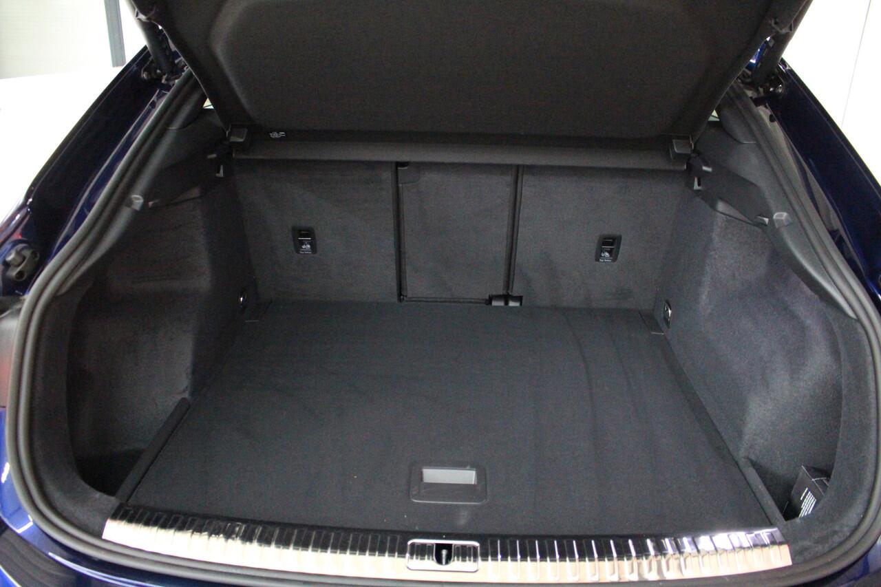 Audi Q3 Sportback 35 TFSI S Edition Competition Blackstyle Panoramadak | 20" Velgen | Camera | Keyless | Leder