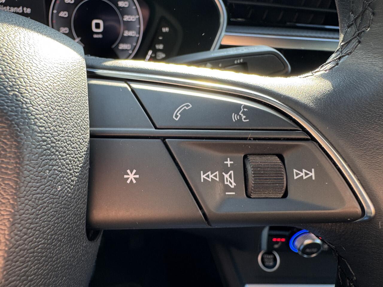 Audi Q3 Sportback 45 TFSIe 245 pk S-line Black Pano