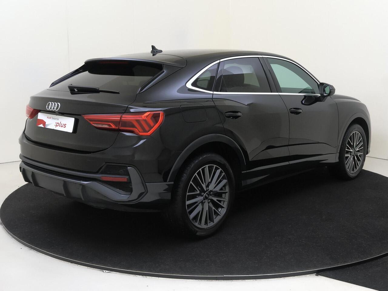 Audi Q3 Sportback 45 TFSI e S Edition | Trekhaak | Achteruitrijcamera | Stoelverwarming | Dodehoek detectie | Keyless | Adaptieve cruise control | Navigatie Plus | Bluetooth |