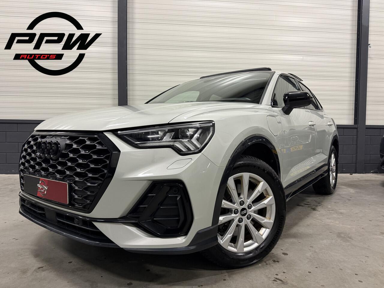 Audi Q3 Sportback 45 TFSI e S-Line PANO/B&O/TREKHAAK/VOL-LEER/MATRIX/MEMORY/SFEER/ACC/KEYLESS/ALCANTARA-INTERIEURDELEN/PRIVACY/BLACK-OPTIC/TAUSILBER/VOLLEDIG AUDI DEALER HISTORIE