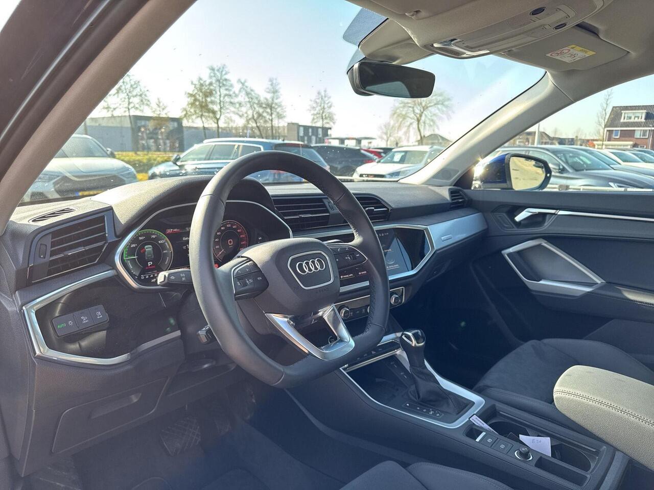 Audi Q3 45 TFSI e S edition | PHEV | Trekhaak | Elec. A-Klep | 19Inch | Leder-alcantara |