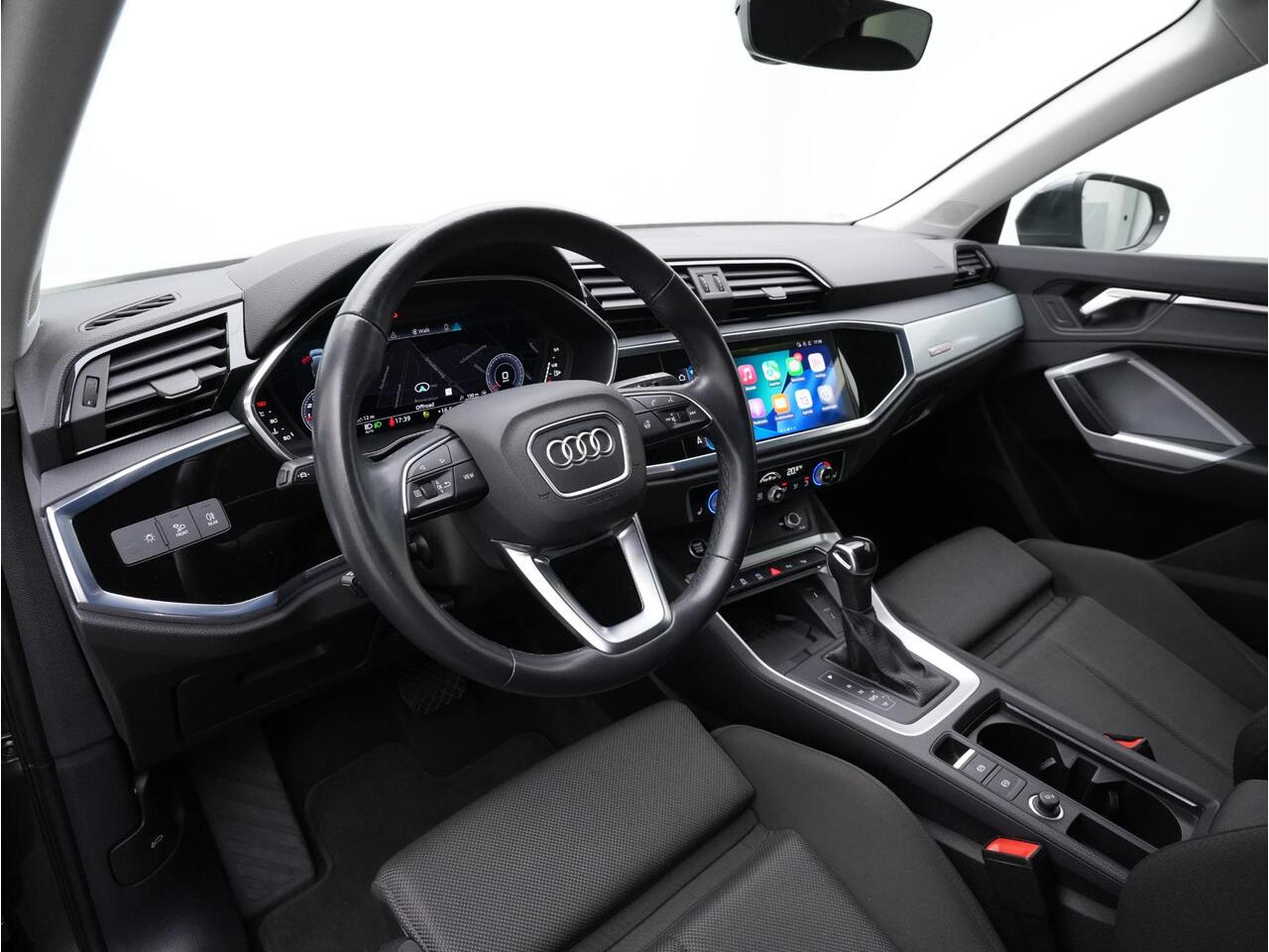 Audi Q3 Sportback 35 TFSI 150 pk S-tronic S-Line | Stoelverwarming | Navigatie | Parkeersensoren voor/achter