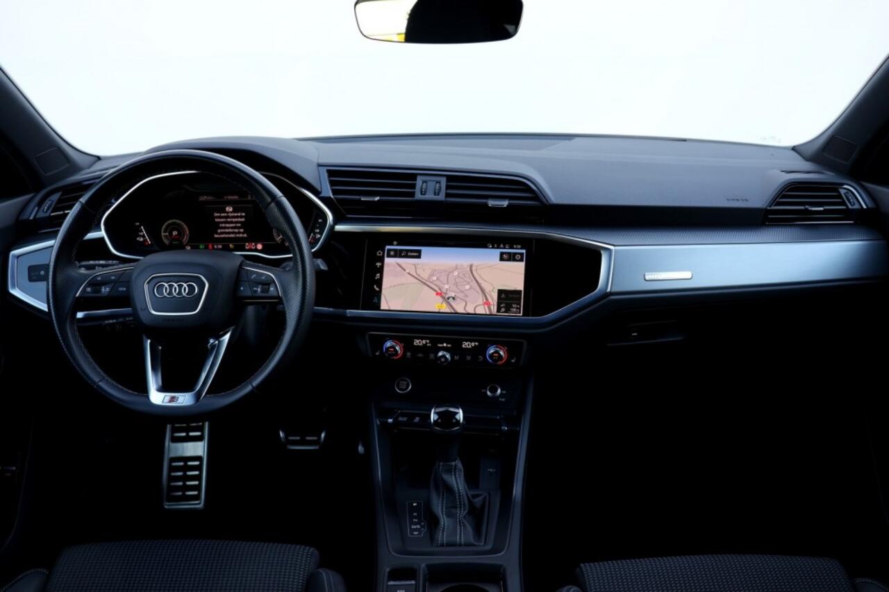 Audi Q3 45 TFSIe S-Line - 245 pk **Camera / Trekhaak / Navi