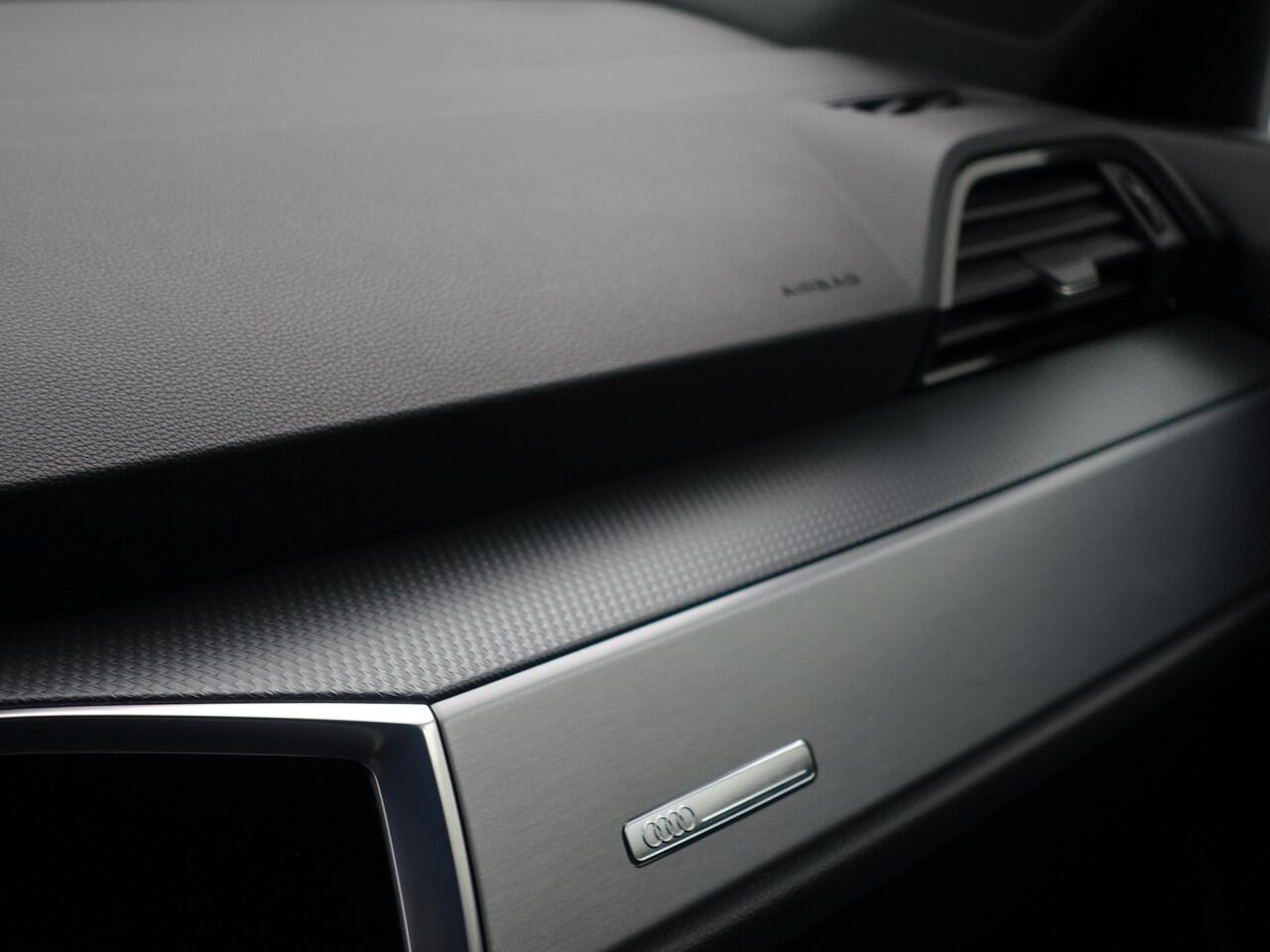 Audi Q3 35 TFSI S edition Aut- Panoramadak, Carplay, Stoelverwarming, Virtual Cockpit, Sport Leder Interieur