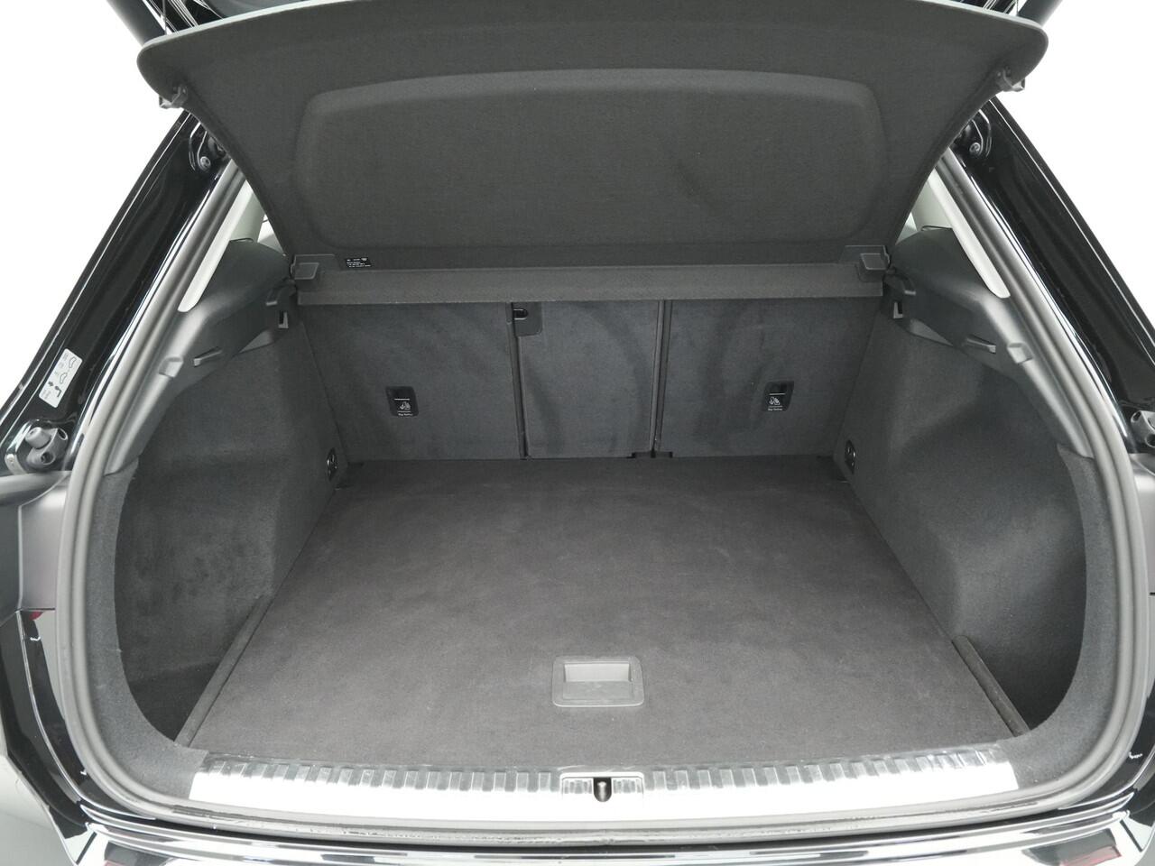 Audi Q3 40 TFSI 190pk S-Tronic quattro Advanced Pro Line Navigatie Wegkl. trekhaak Dode hoek ass. 90