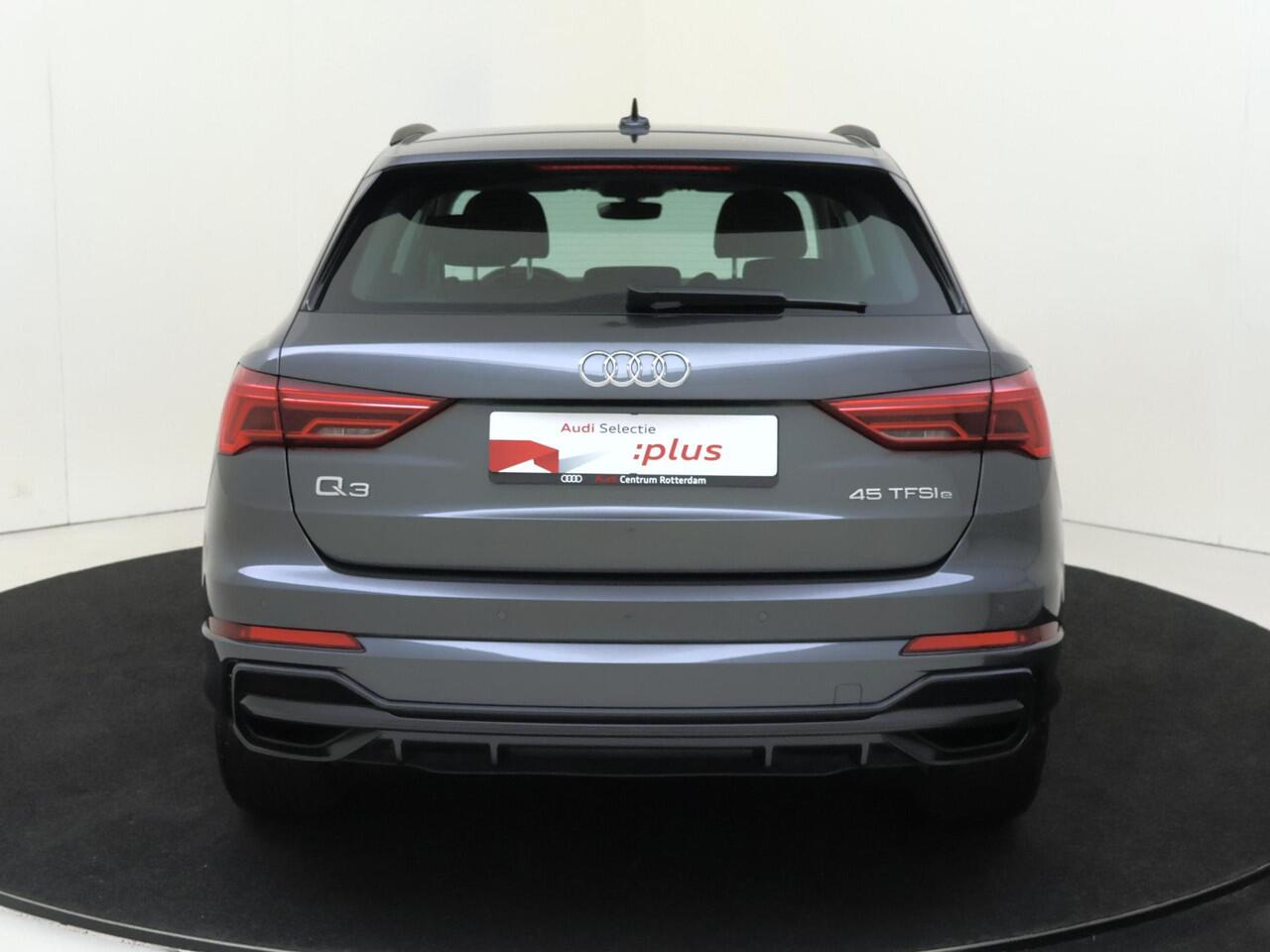 Audi Q3 45 TFSI e S edition | Parkeersensoren | Dodehoek detectie | Adaptieve cruise control | Stoelverwarming | CarPlay | Audi virtual cockpit plus |