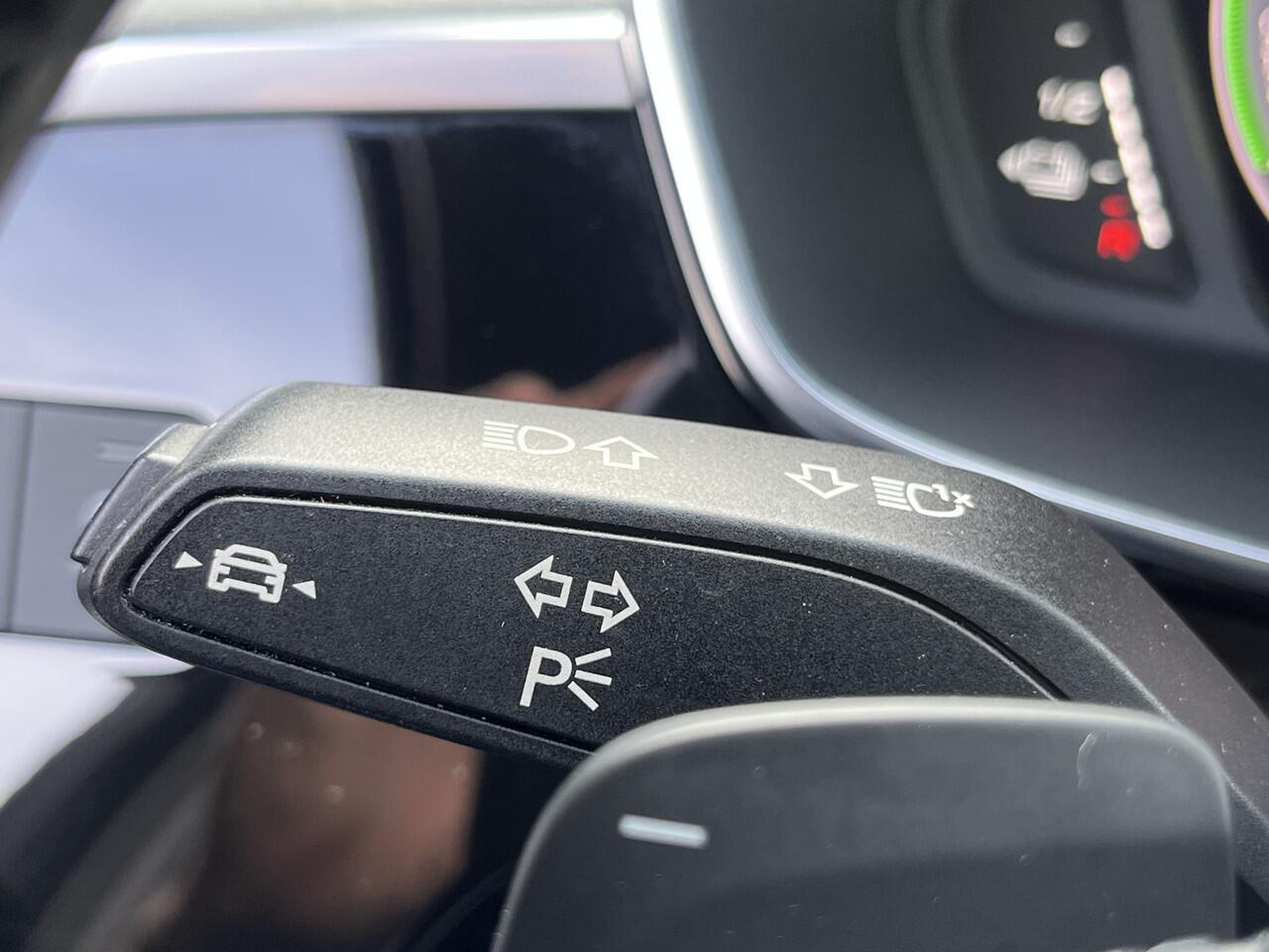 Audi Q3 45 TFSI e S edition 245PK PHEV | Matrix | Trekhaak | Zwart optiek | Leder | Stoelverwarming | Elekt. stoelen | Virtual |