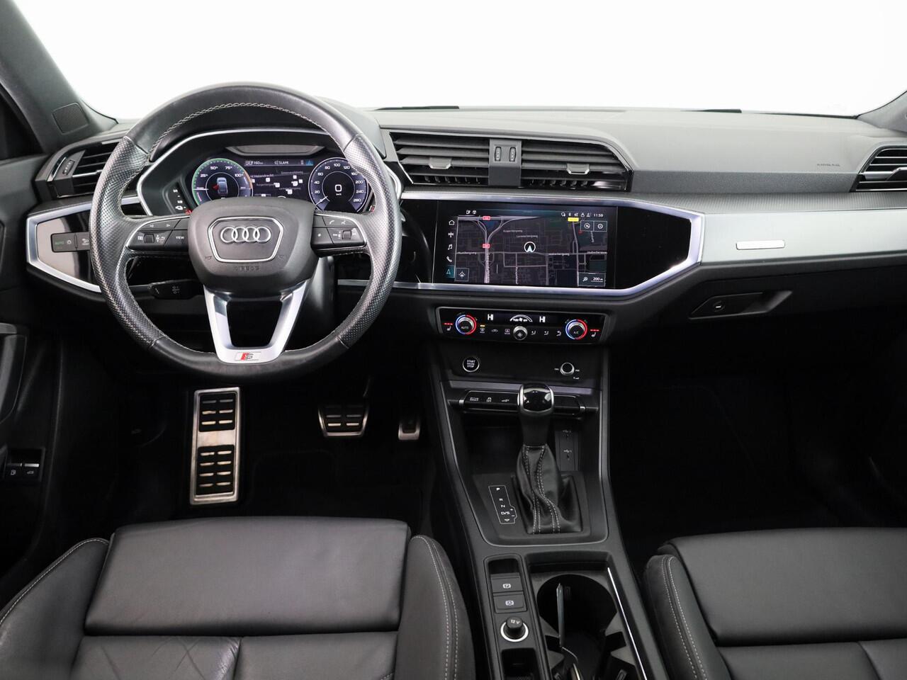 Audi Q3 Sportback 45 TFSI e S Edition 245pk | Lederen bekleding | Navigatie | Verwarmbare voorstoelen | Parkeercamera