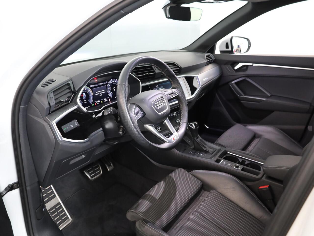 Audi Q3 45 TFSI e S edition 245pk SOH 95% | Parkeercamera | Trekhaak | 19 inch lichtmetalen velgen | Verwambare voorstoelen