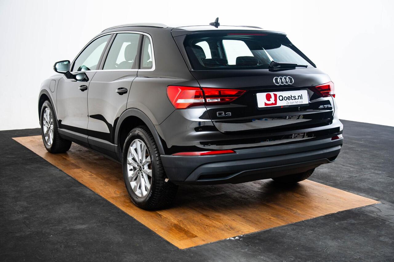 Audi Q3 45 TFSI e S edition Stoelenverwarming voor - Sportstoelen - Achterbank plus - Audi virtual cockpit plus - Parkeerhulp plus - Cruise control - Audi drive select - Automatisch bedienbare achterklep - Binnenspiegel automatisch dimmend -