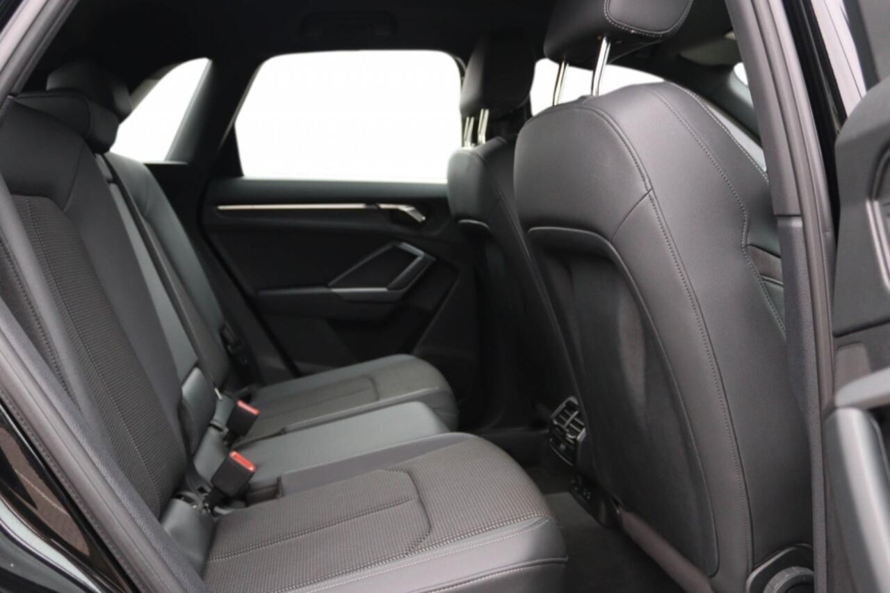 Audi Q3 45 TFSI e S line Virtual l Camera l Sportstoelen