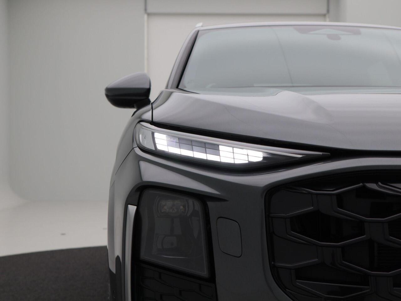 Audi Q3 e-hybrid | S edition | 272 PK | Privacyglas | 19 inch | Alcantara int. delen | Ledkoplampen Plus | Comfortsleutel |