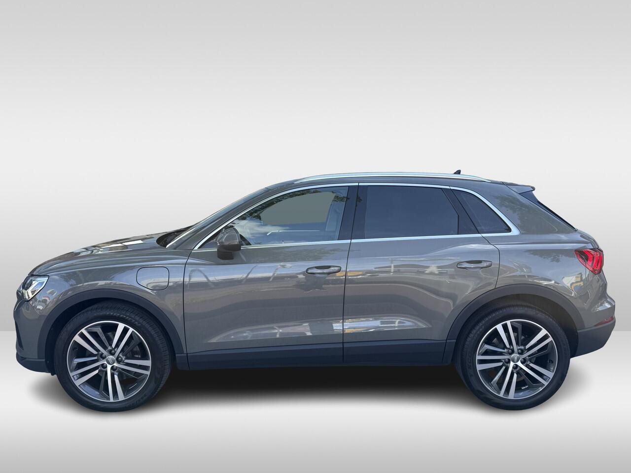 Audi Q3 E-TRON | | Apple Carplay/Android Auto | stoel verwarming | lichtmetalen wielen 20inch | nieuwe banden | trekhaak meerprijs 750.00 euro