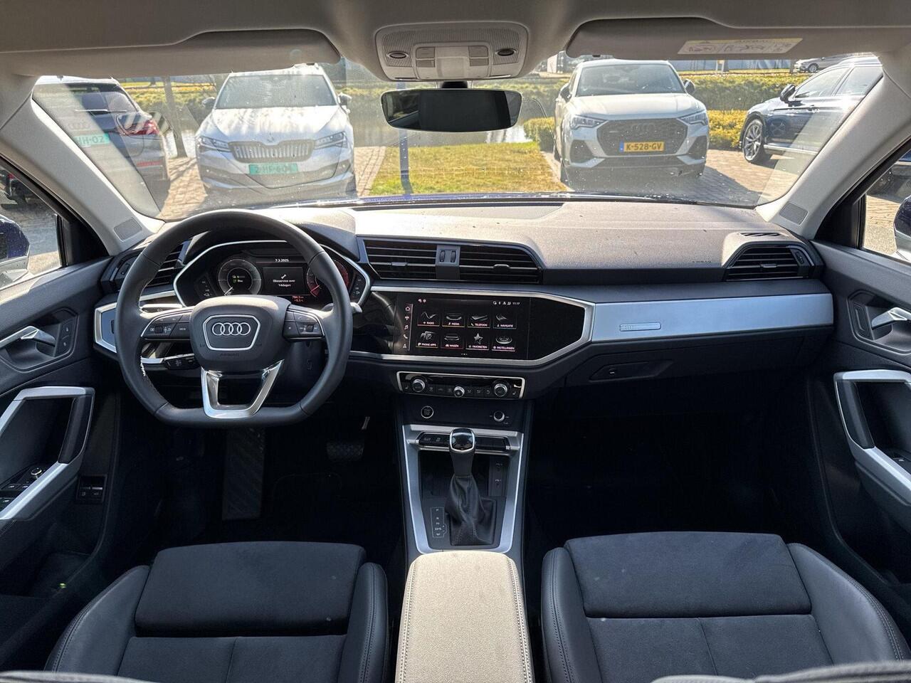 Audi Q3 45 TFSI e S edition | PHEV | Trekhaak | Elec. A-Klep | 19Inch | Leder-alcantara |