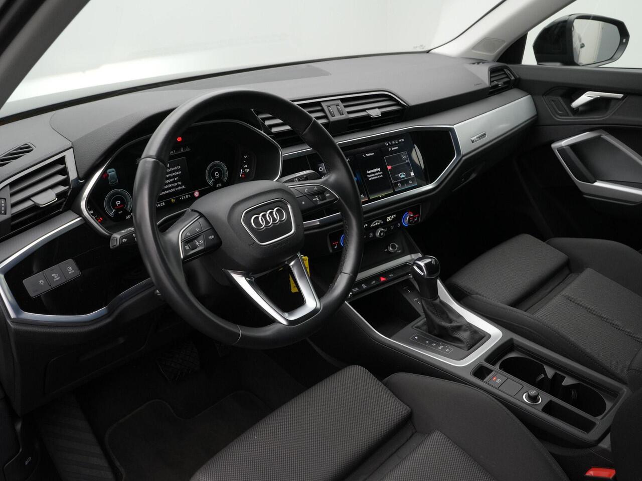 Audi Q3 45 TFSI e 245 pk S-tronic Advanced edition | Sportstoelen | Stoelverwarming | Parkeersensoren voor/achter | Adaptive Cruise | Standkachel | 18 inch