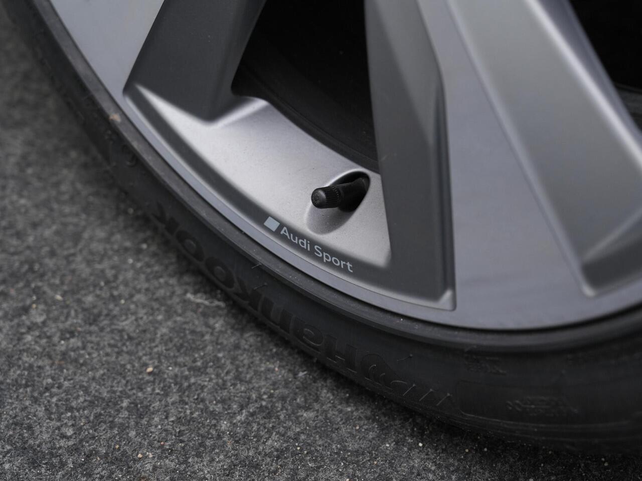 Audi Q3 Sportback 35 TFSI 150 pk S-tronic S-Line | Stoelverwarming | Navigatie | Parkeersensoren voor/achter